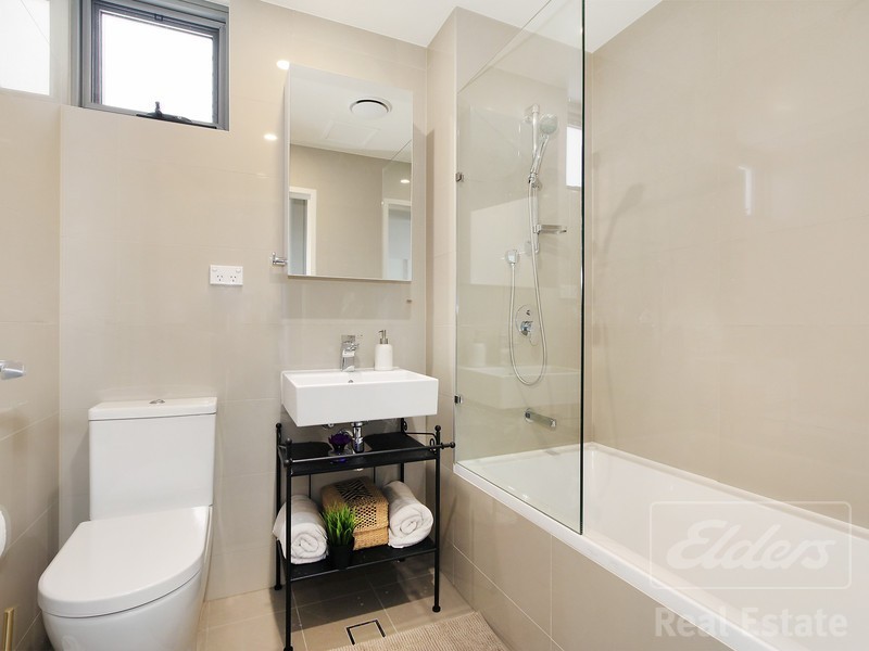 B404/2 Rowe Drive, Potts Hill NSW 2143