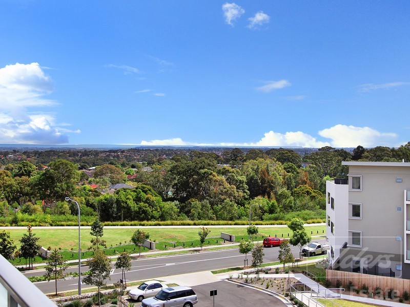 B404/2 Rowe Drive, Potts Hill NSW 2143