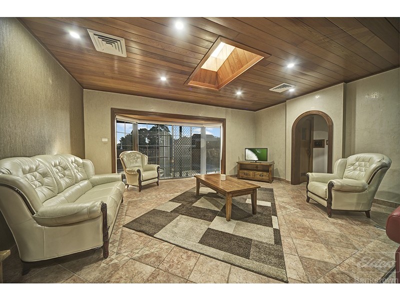 3 Salamander Place, Mount Lewis NSW 2190