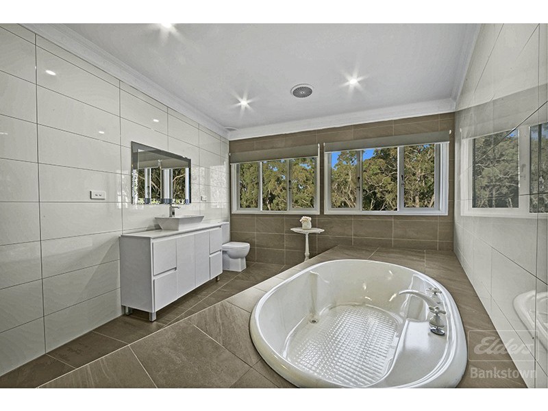 6 Glyn Avenue, Picnic Point NSW 2213