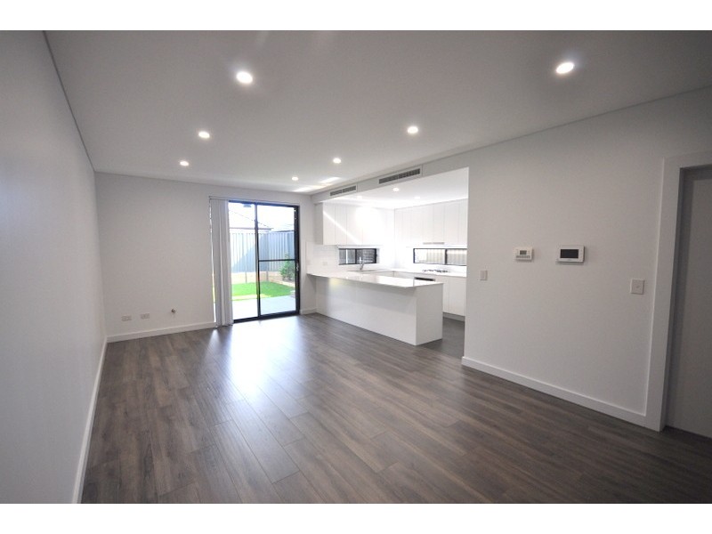 2/18 Fifth Avenue, Condell Park NSW 2200