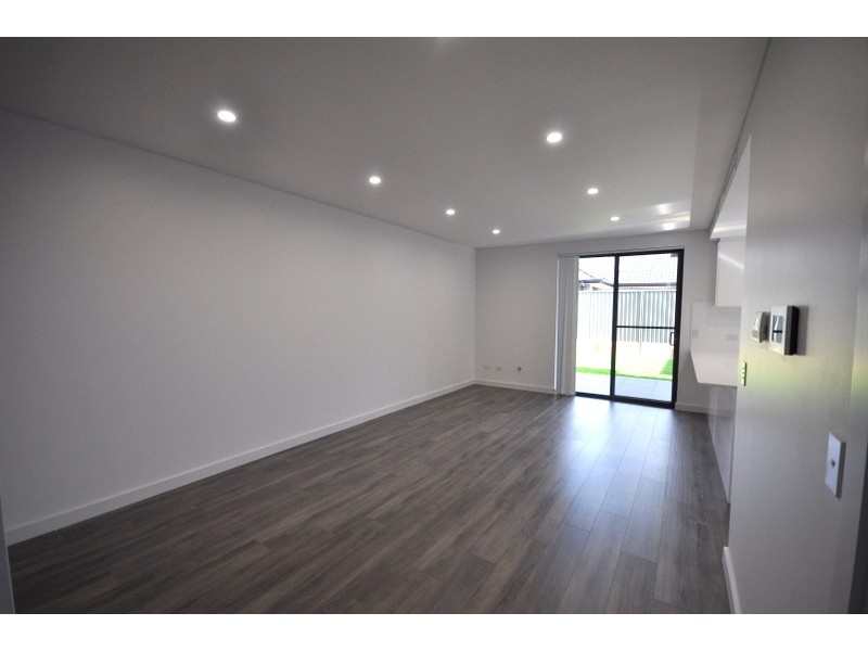 2/18 Fifth Avenue, Condell Park NSW 2200