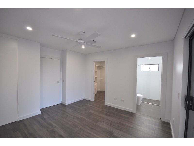 2/18 Fifth Avenue, Condell Park NSW 2200