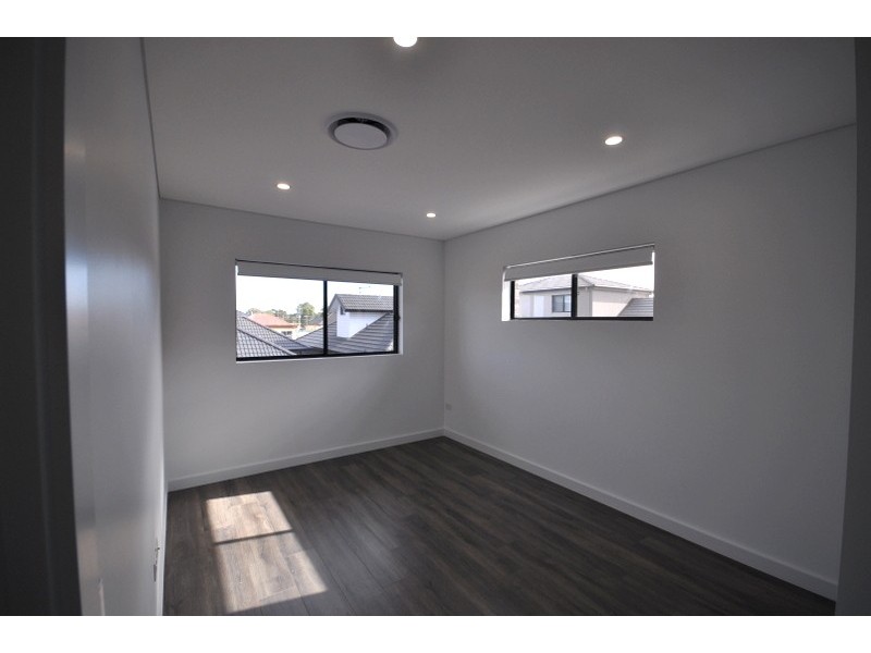 2/18 Fifth Avenue, Condell Park NSW 2200