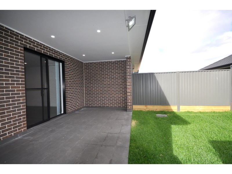 2/18 Fifth Avenue, Condell Park NSW 2200