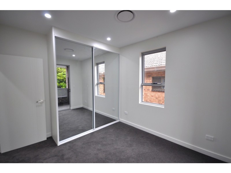 8 Goodwin Avenue, Mount Lewis NSW 2190