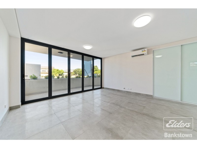 2/93 Nuwarra Road, Moorebank NSW 2170