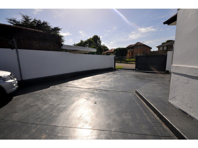 11 Carrisbrook Avenue, Punchbowl NSW 2196