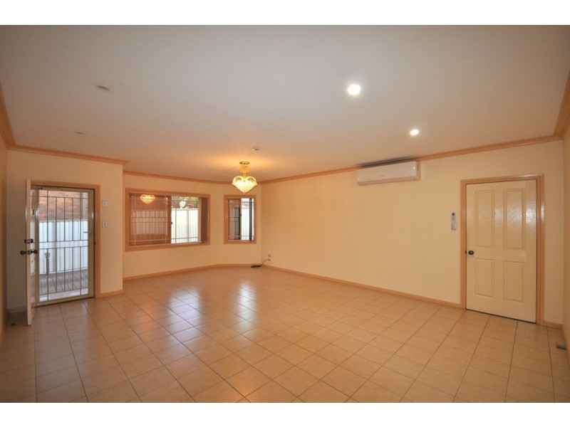 2/90A William Street, Condell Park NSW 2200