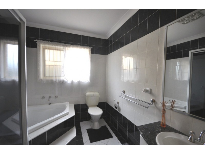 2/90A William Street, Condell Park NSW 2200