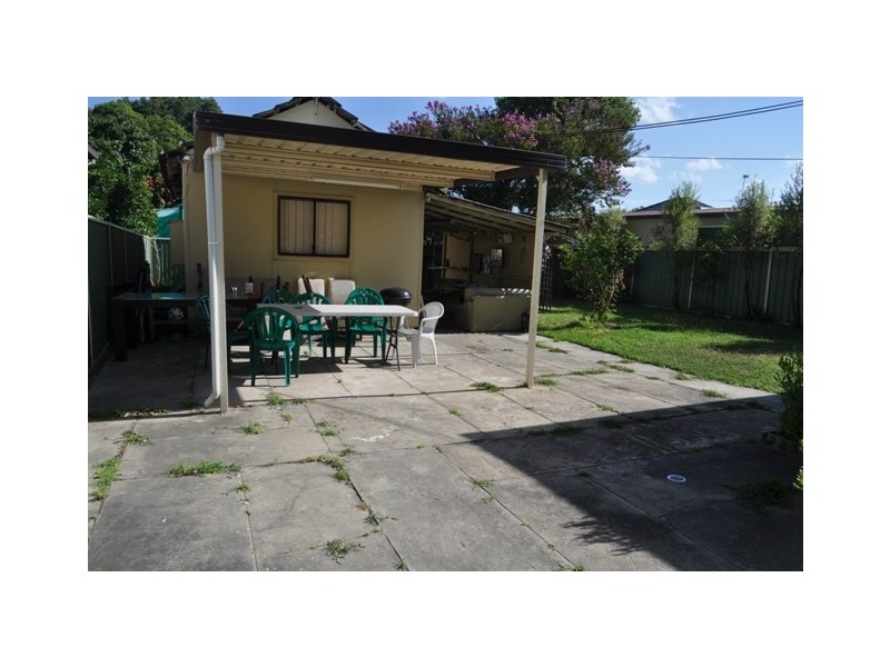 21  Endeavour Road, Georges Hall NSW 2198