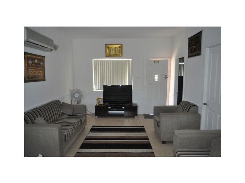 7 Endeavour Road, Georges Hall NSW 2198