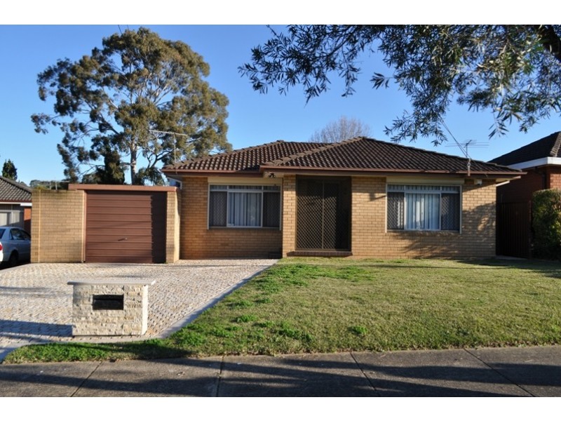 4 Orana Place, Greenacre NSW 2190