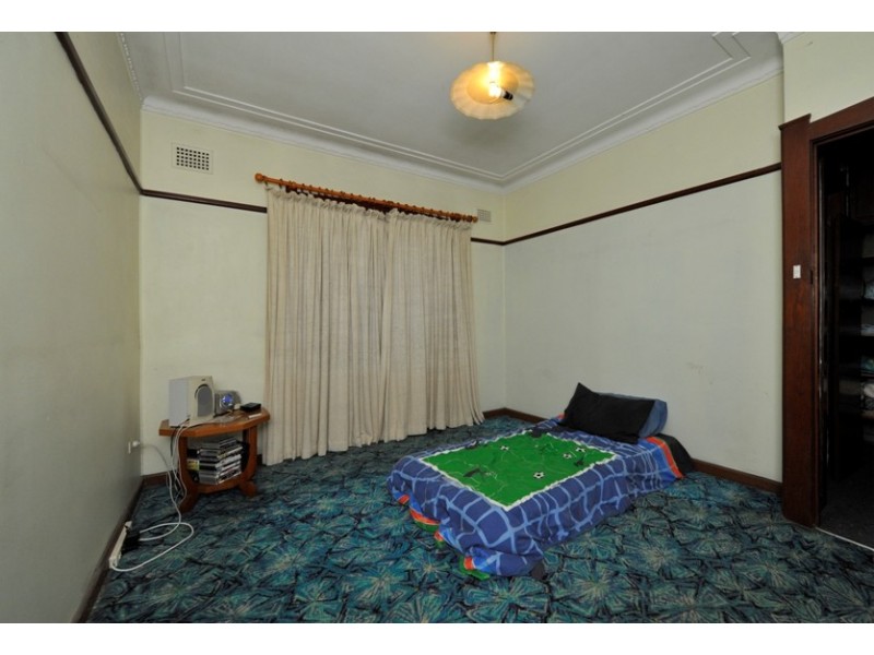 19 Tennyson Road, Greenacre NSW 2190