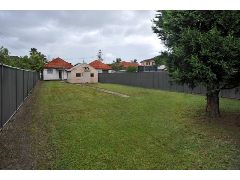 19 Tennyson Road, Greenacre NSW 2190