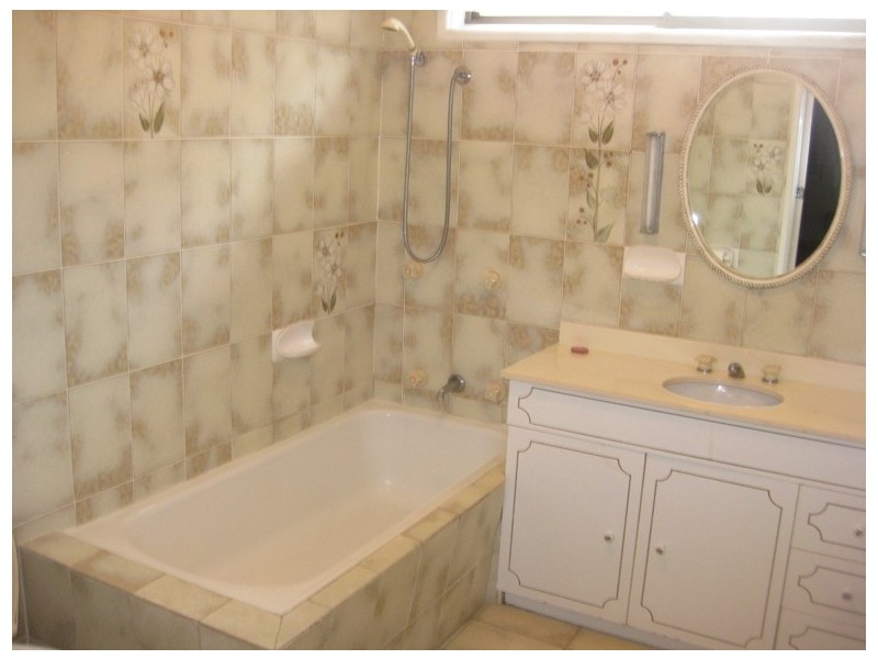 1 Suva Crescent, Greenacre NSW 2190