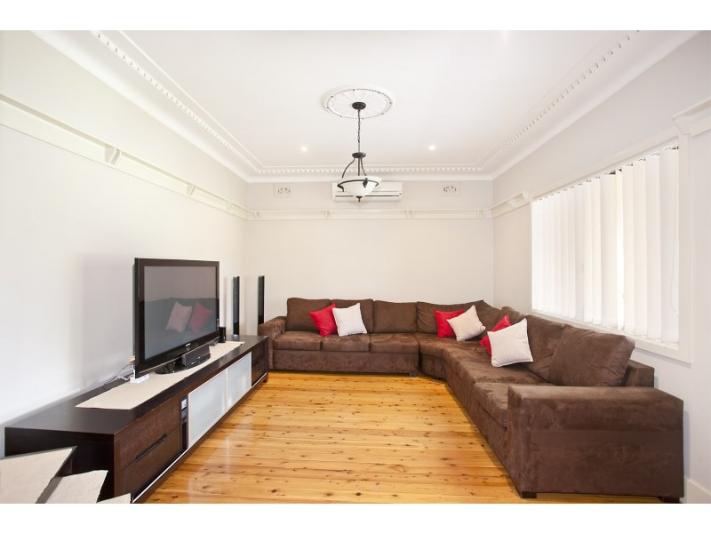 9 Kembla Ave, Chester Hill NSW 2162