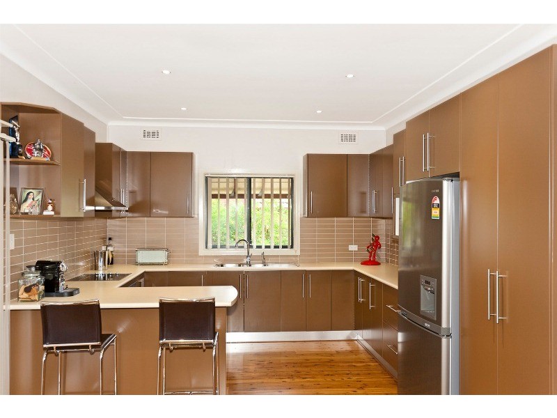 9 Kembla Ave, Chester Hill NSW 2162