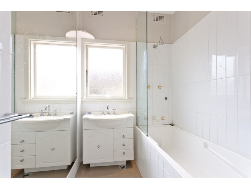 9 Kembla Ave, Chester Hill NSW 2162