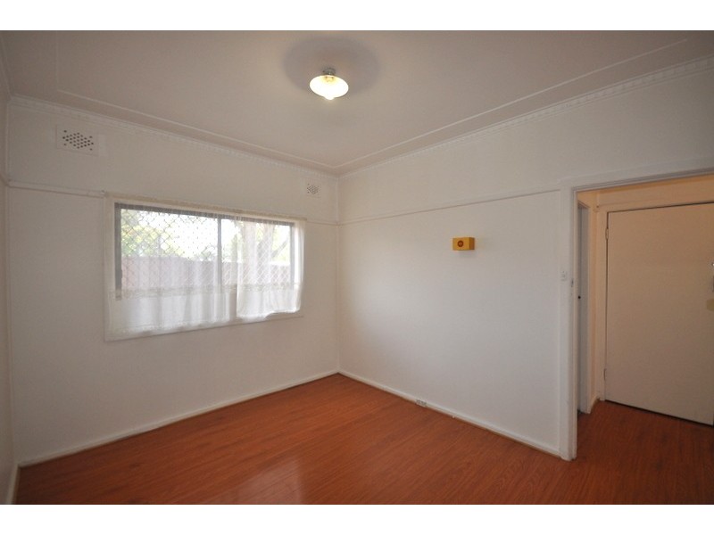 180 Roberts Road, Greenacre NSW 2190