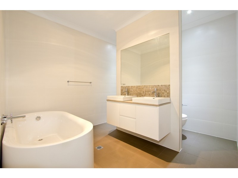 2/143 Greenacre Road, Greenacre NSW 2190