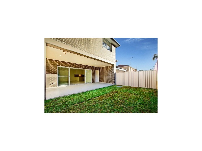 2/143 Greenacre Road, Greenacre NSW 2190