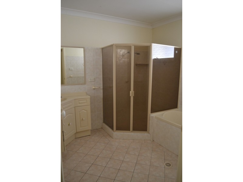 15 Gilliver Crescent, Greenacre NSW 2190