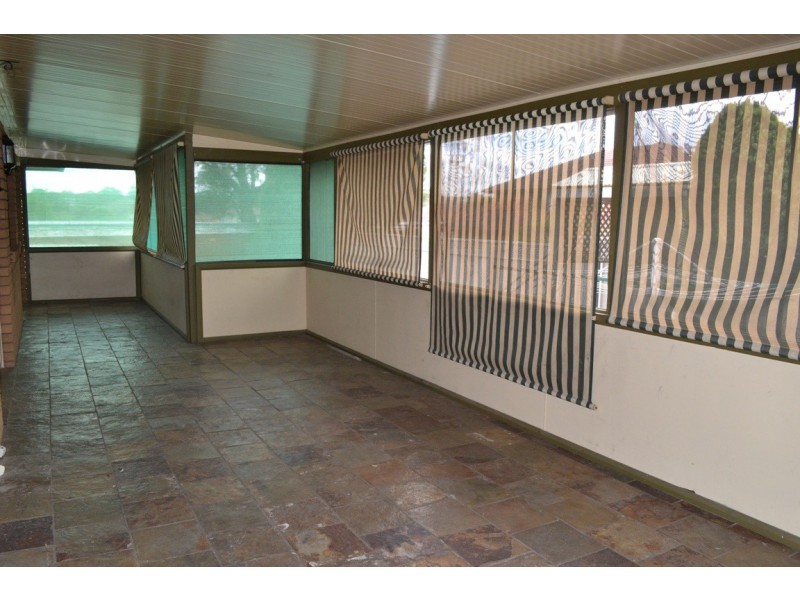 15 Gilliver Crescent, Greenacre NSW 2190