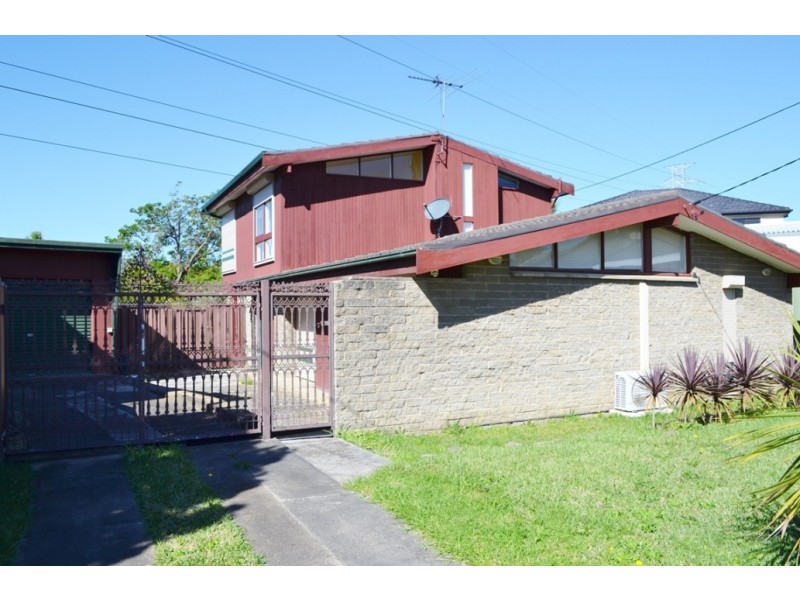 6 Lamson Place, Greenacre NSW 2190