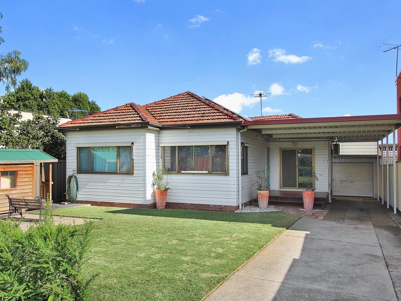 212 Henry Lawson Drive, Georges Hall NSW 2198