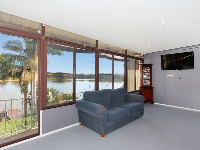 212 Henry Lawson Drive, Georges Hall NSW 2198