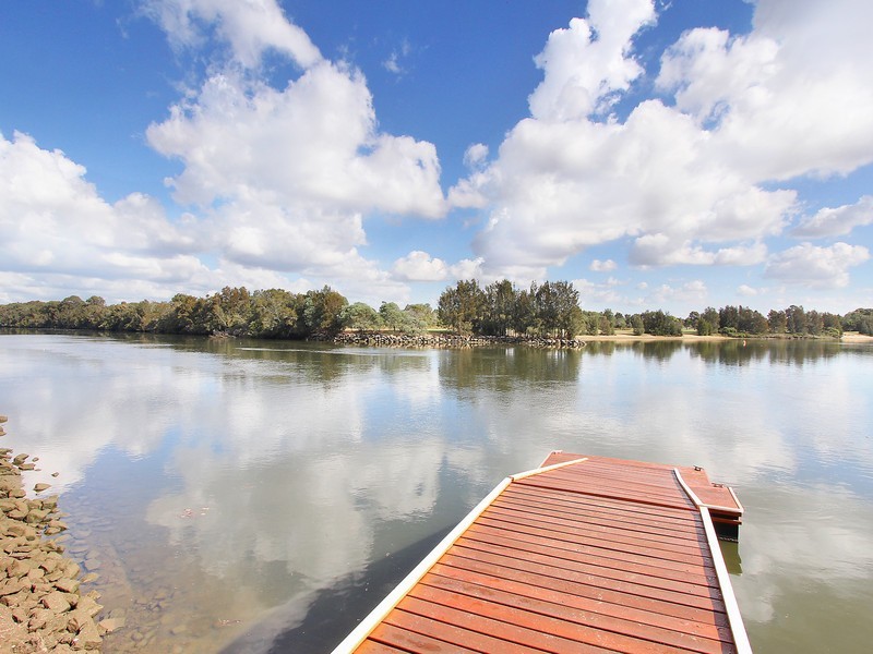 212 Henry Lawson Drive, Georges Hall NSW 2198