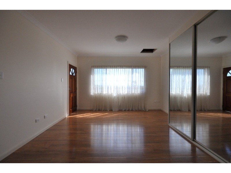 1 Nockolds Avenue, Mount Lewis NSW 2190