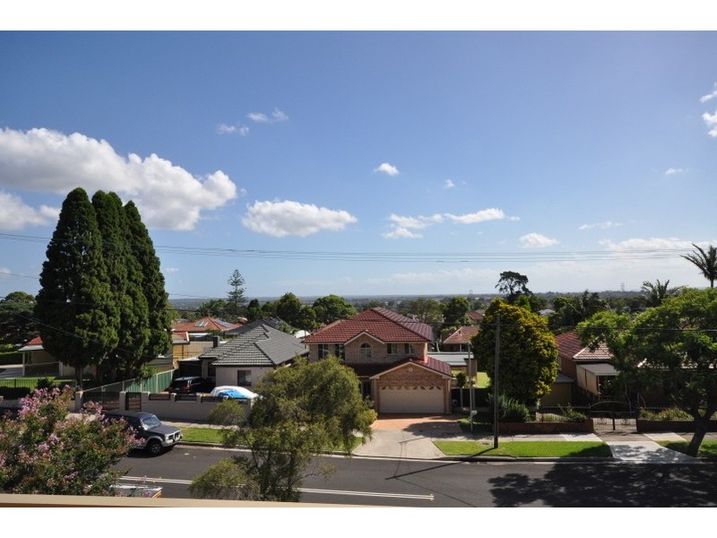 1 Nockolds Avenue, Mount Lewis NSW 2190