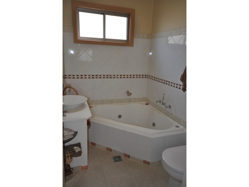 27 Lithgow Avenue, Yagoona NSW 2199