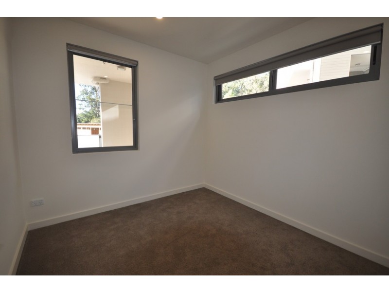 B104/2 Rowe Drive, Potts Hill NSW 2143