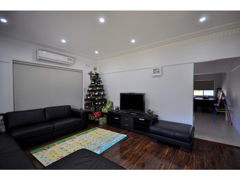 50 Endeavour Road, Georges Hall NSW 2198