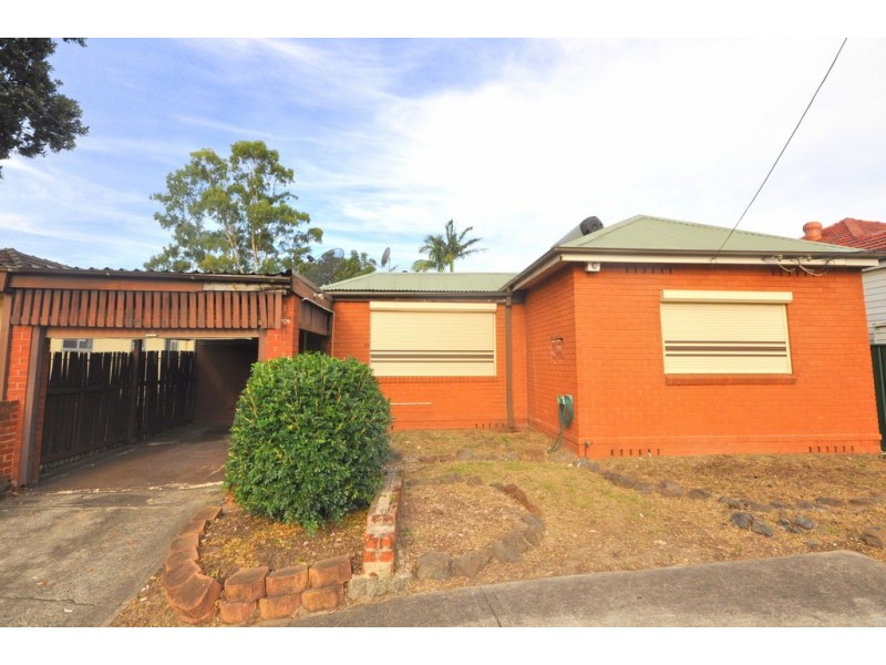 215 Henry Lawson Drive, Georges Hall NSW 2198
