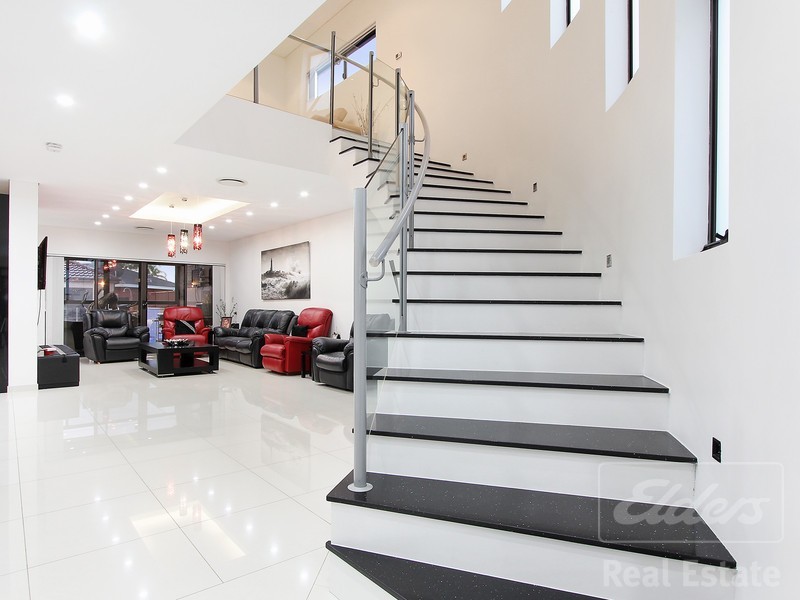 33 Tennyson Road, Greenacre NSW 2190