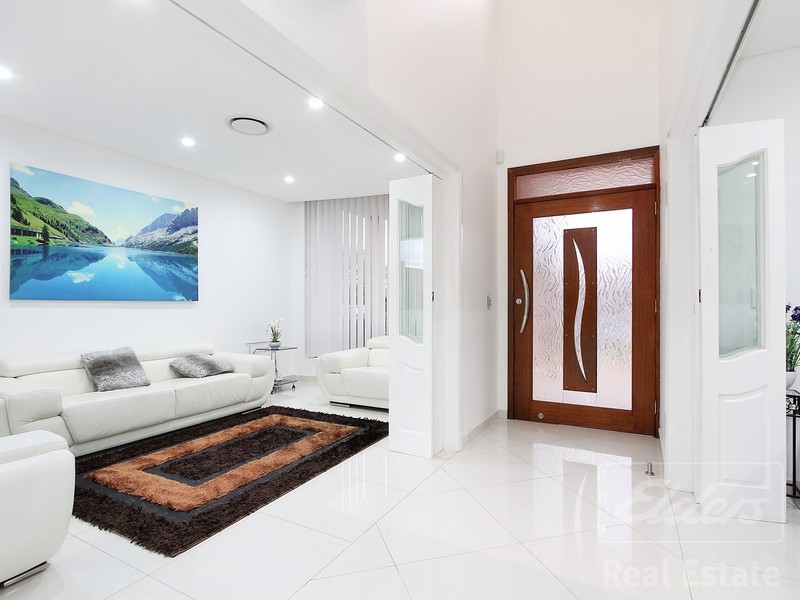 33 Tennyson Road, Greenacre NSW 2190