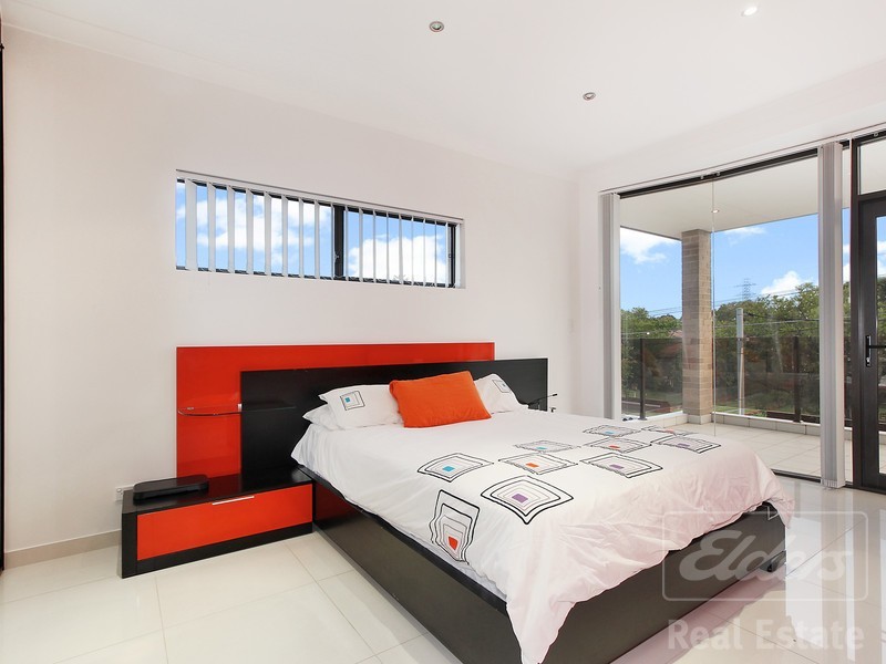 33 Tennyson Road, Greenacre NSW 2190