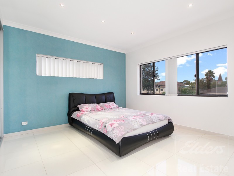 33 Tennyson Road, Greenacre NSW 2190