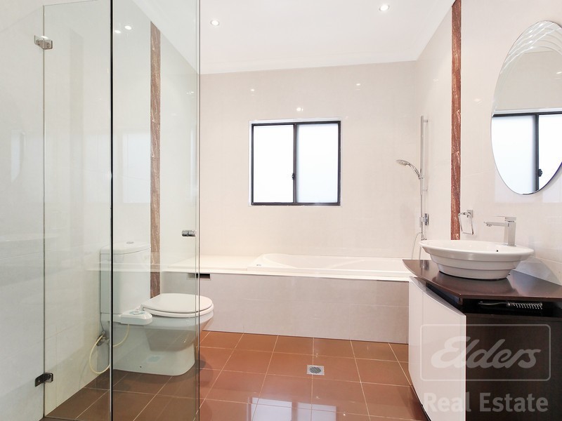 33 Tennyson Road, Greenacre NSW 2190