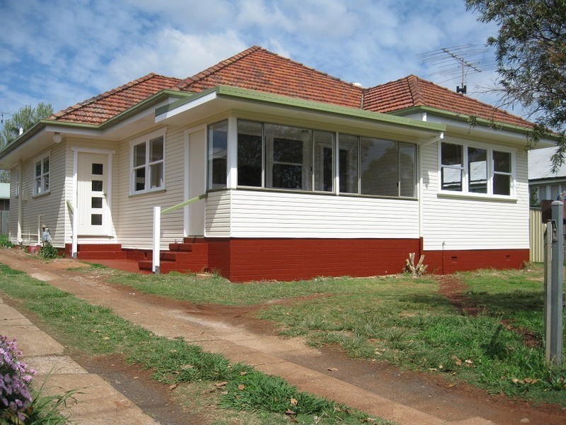 230 Bridge Street, Newtown QLD 4350