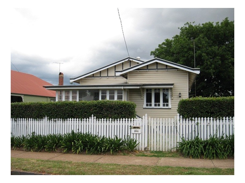 194 Campbell Street, Newtown QLD 4350