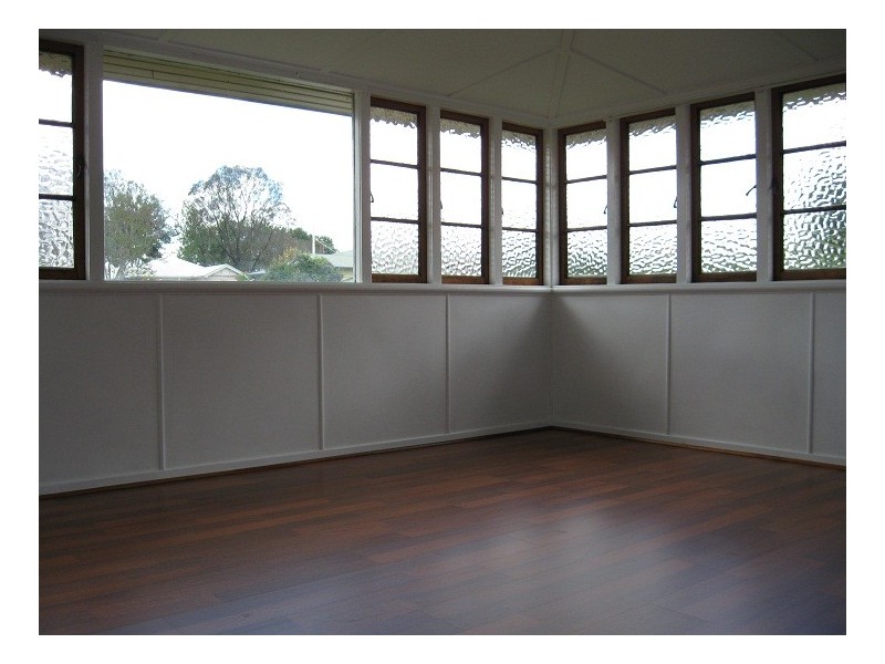 194 Campbell Street, Newtown QLD 4350