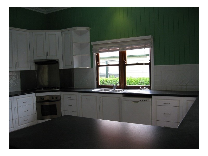 194 Campbell Street, Newtown QLD 4350