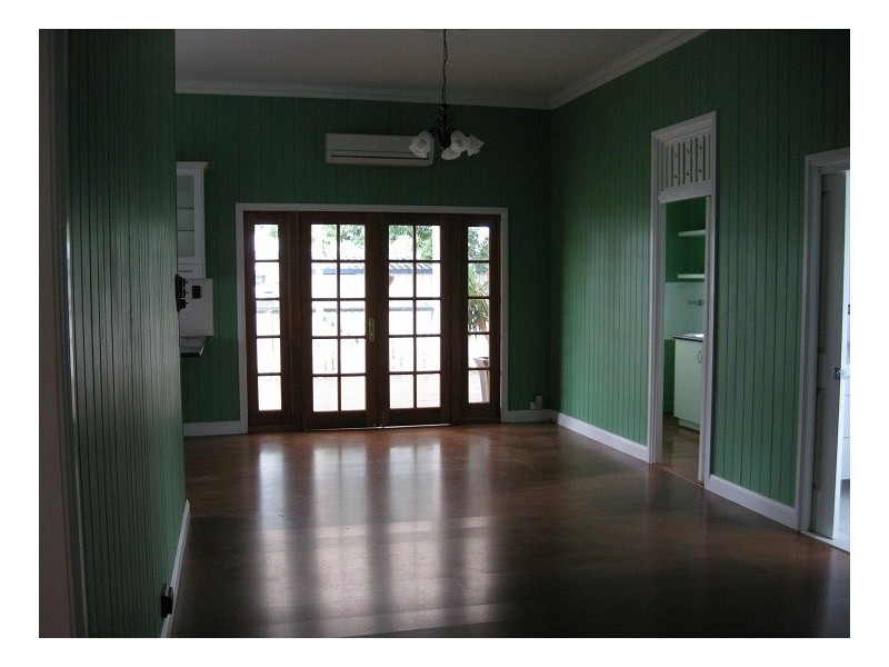 194 Campbell Street, Newtown QLD 4350