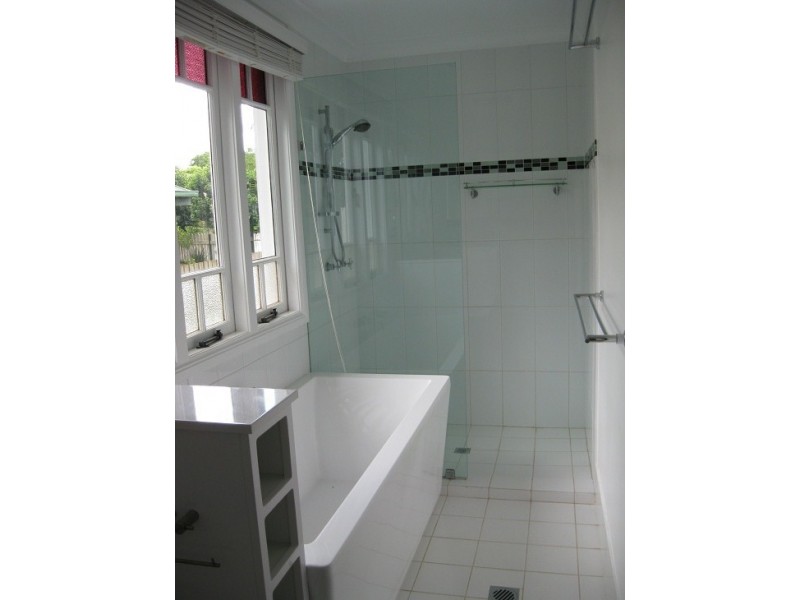 194 Campbell Street, Newtown QLD 4350