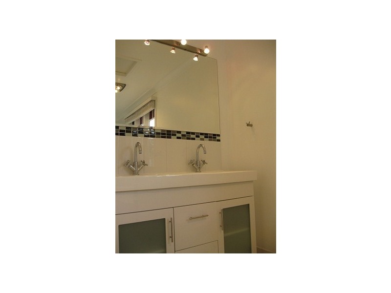 194 Campbell Street, Newtown QLD 4350